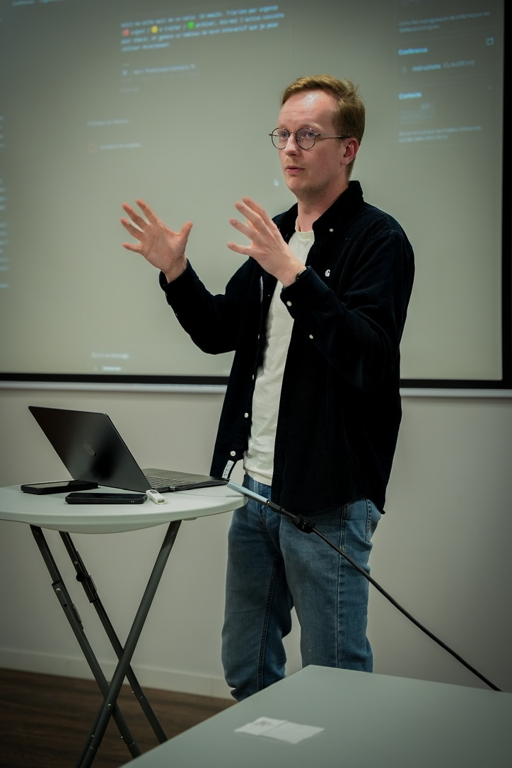 Aymeric en présentation chez un client